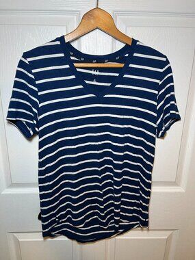 GAP Blue & White Striped V Neck Tee Size M